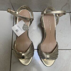 Golden Raffia Wedge Sandals – US 6